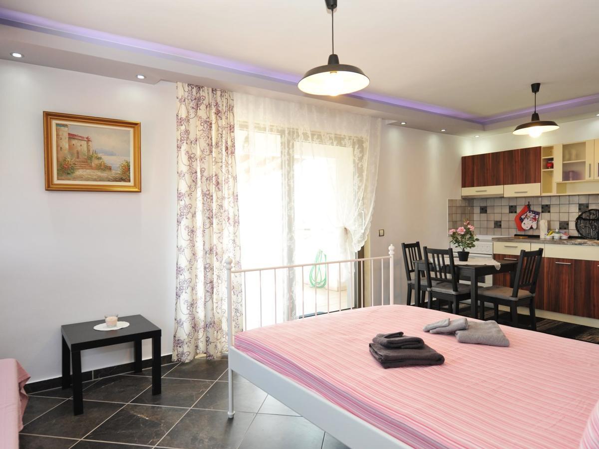 Alice Wonderland Home Nea Flogita Halkidiki Exterior photo