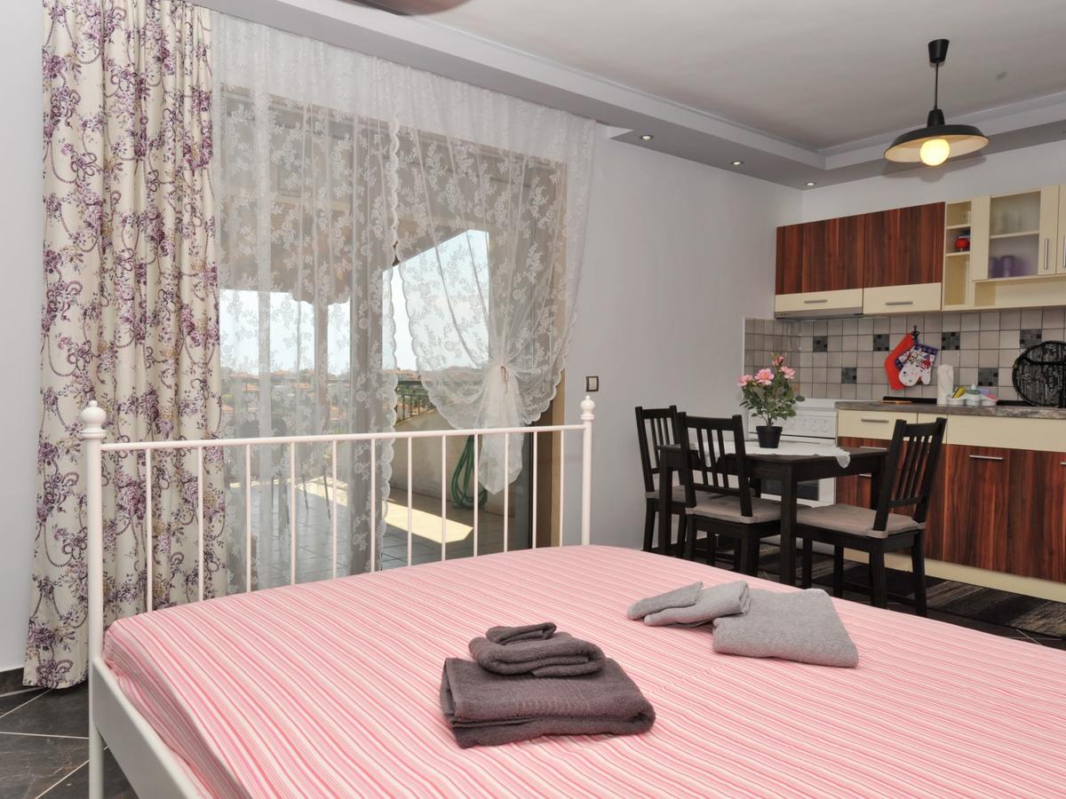 Alice Wonderland Home Nea Flogita Halkidiki Exterior photo
